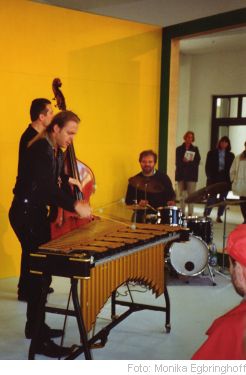 Jazz im Kunstraum mit Peter Weiss (Schlagzeug) u.a.